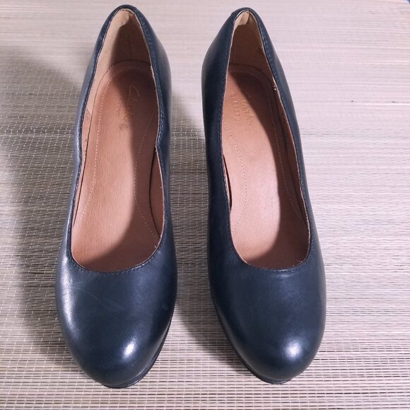 Clarks Artisian Womens 7 M Navy 3" Heel Platform Pumps Round Toe Leather Shoe - Picture 2 of 16